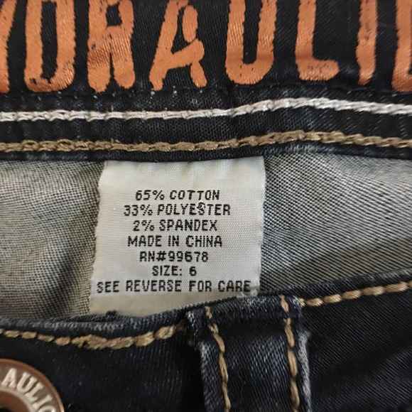 Hydraulic stretch mid rise capris - Picture 5 of 7